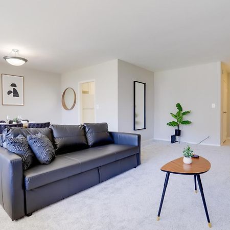 Style And Convenience Apartment At Crystal City Arlington Esterno foto